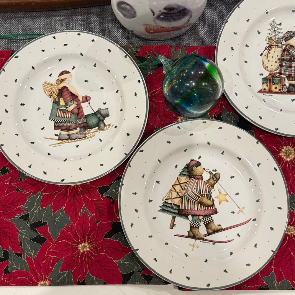 Set of 4 Sakura Debbie Mumm "Sledding Characters" Lunch Plates SUPER CONDITION